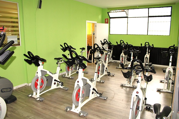 Gimnasio sala musculacion