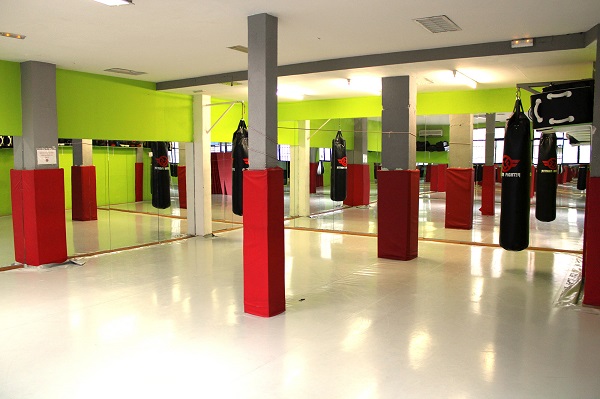 Gimnasio deportes contacto